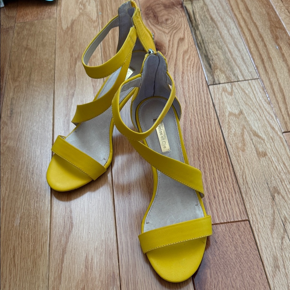 Louise et Cie - Bright Yellow Strappy Women’s Heel - Size 7